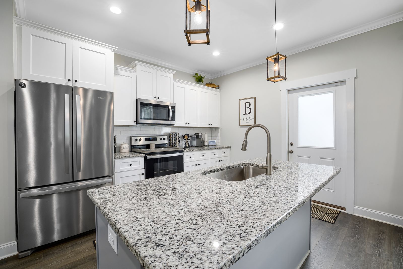Property kitchen photo 10099318
