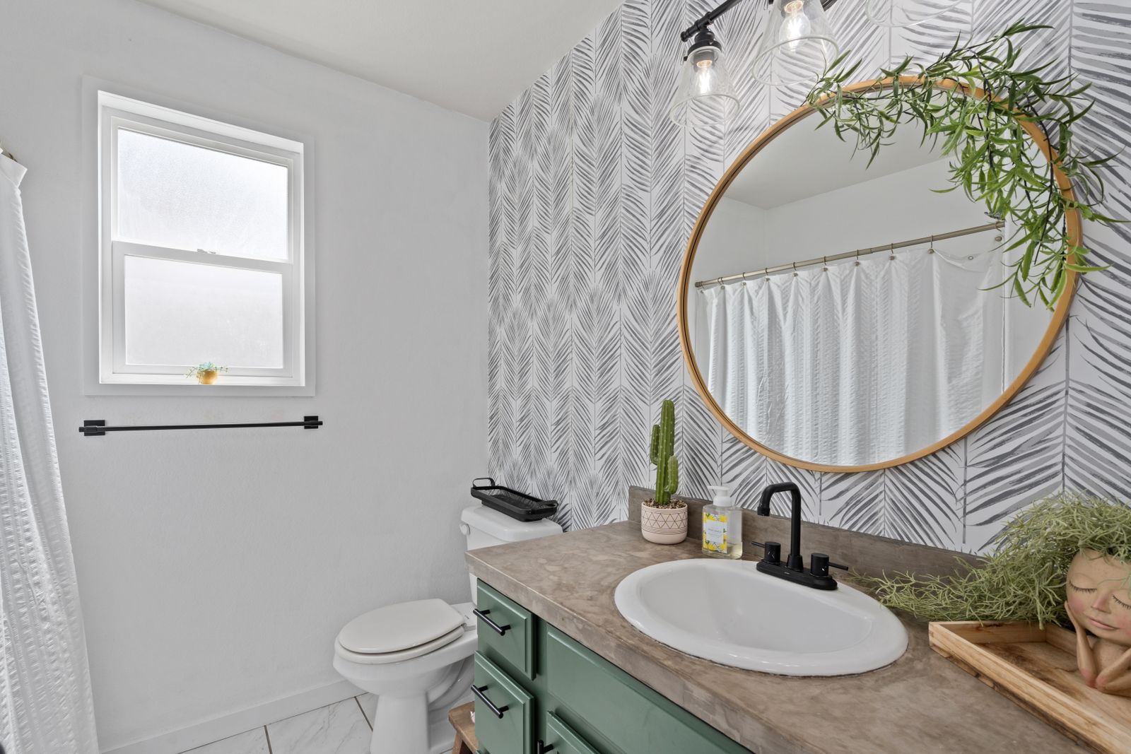 Property bathroom photo 17240677