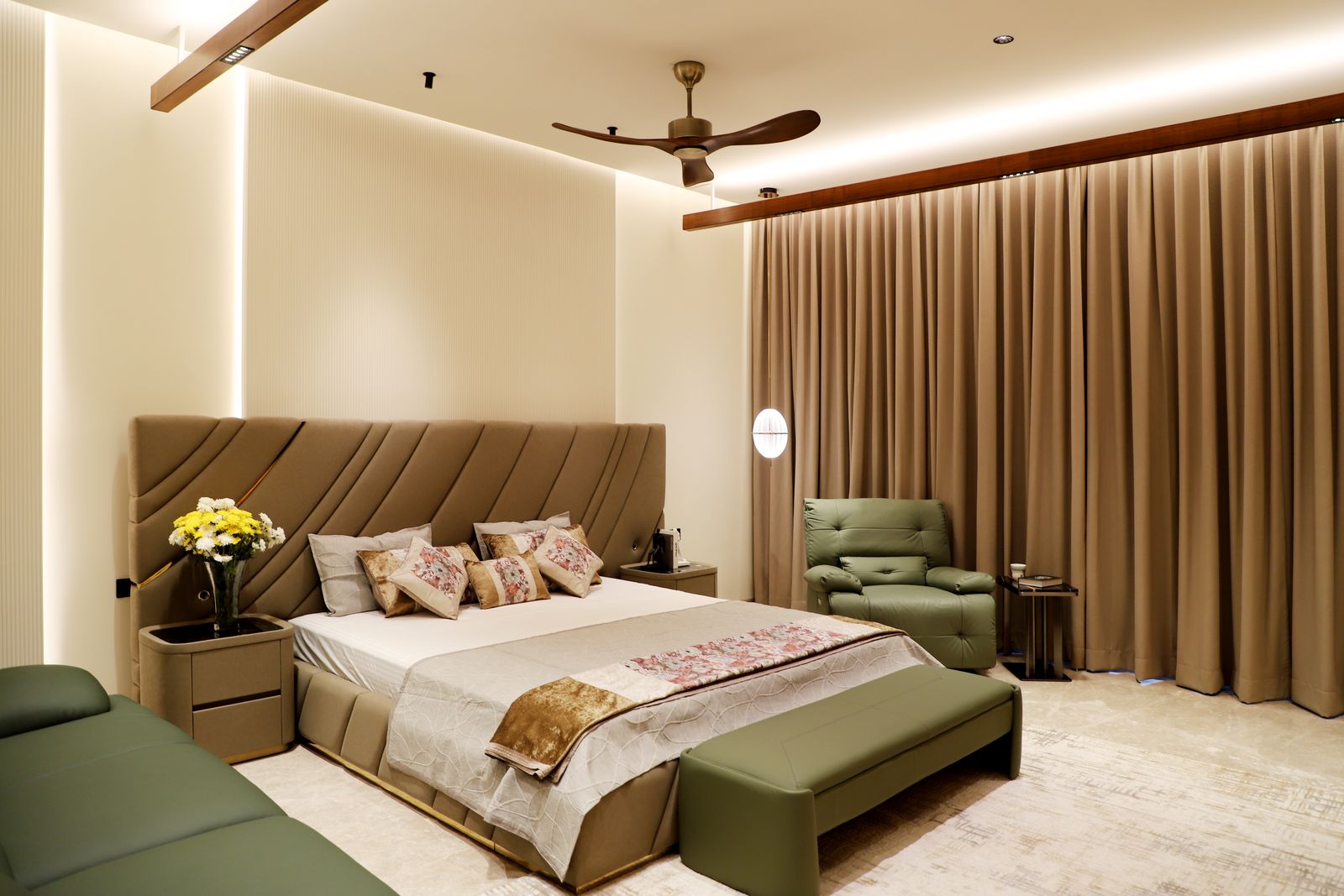 Property bedroom photo 31737843