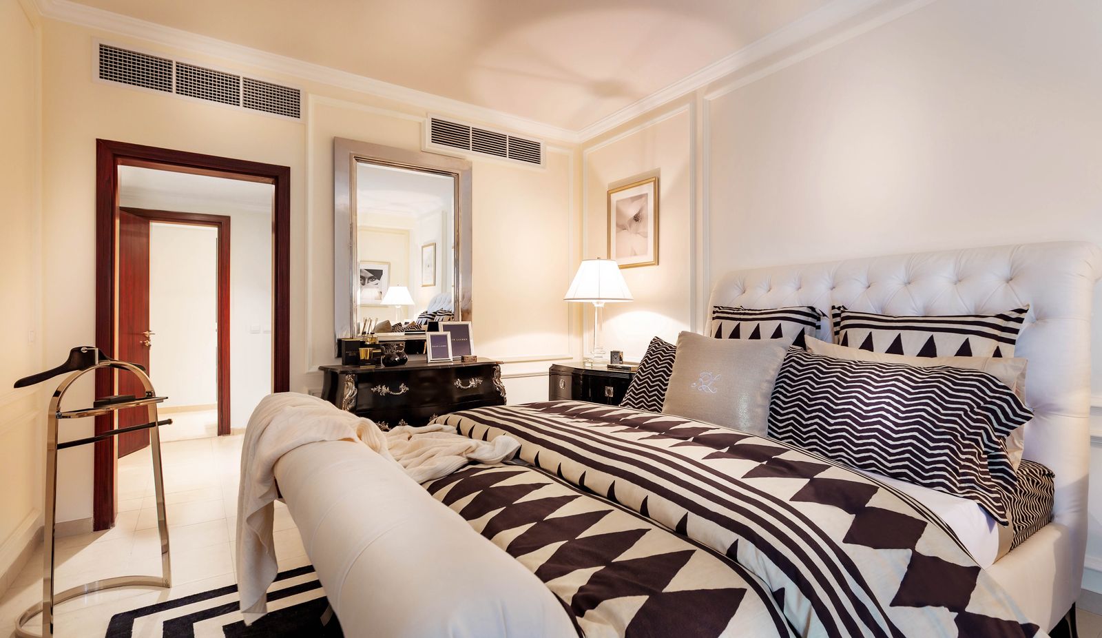 Property bedroom photo 33837741